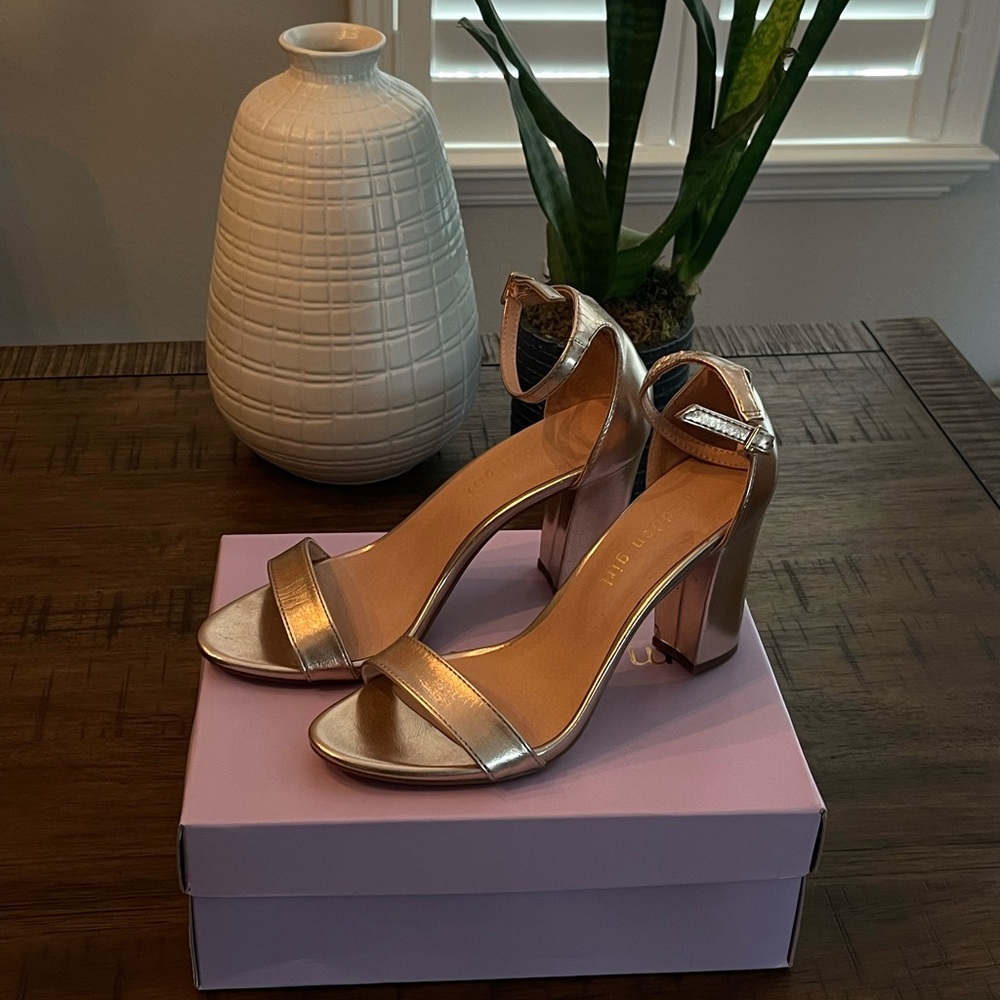 Madden Girl W 7.5 rose gold heels